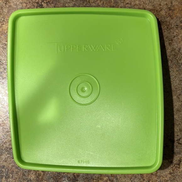 Tupperware sandwich storage - Picture 3 of 4